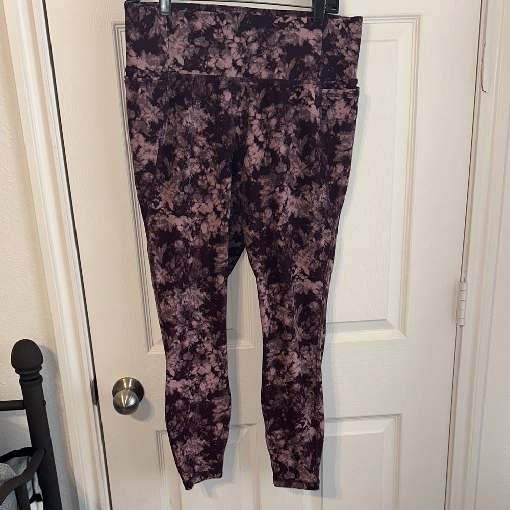 LIVI Tie-Dye Leggings - Maroon color size 14/16